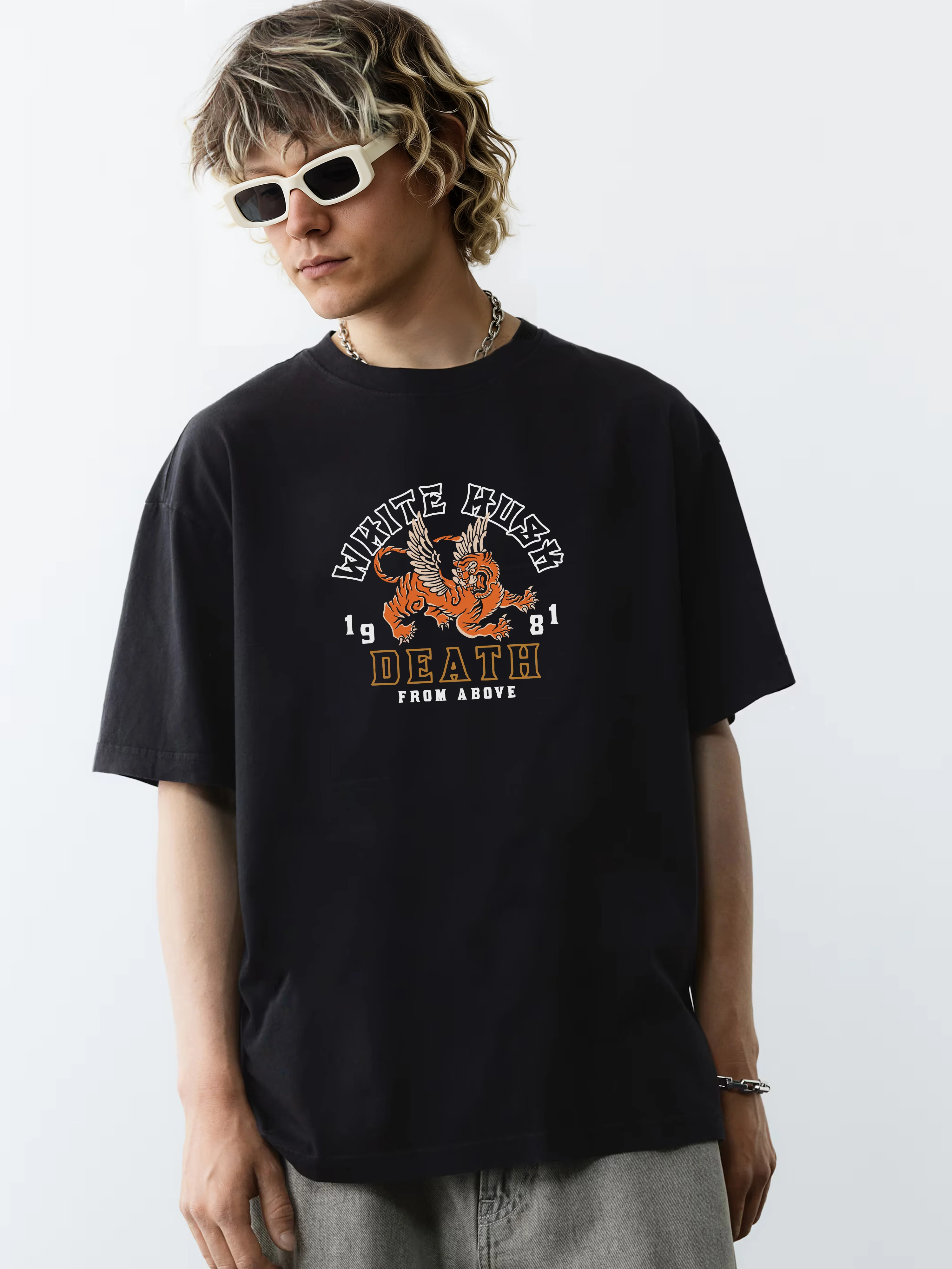 Soaring Tiger - Oversized Tshirt - OMNIVERSE© - Image 3
