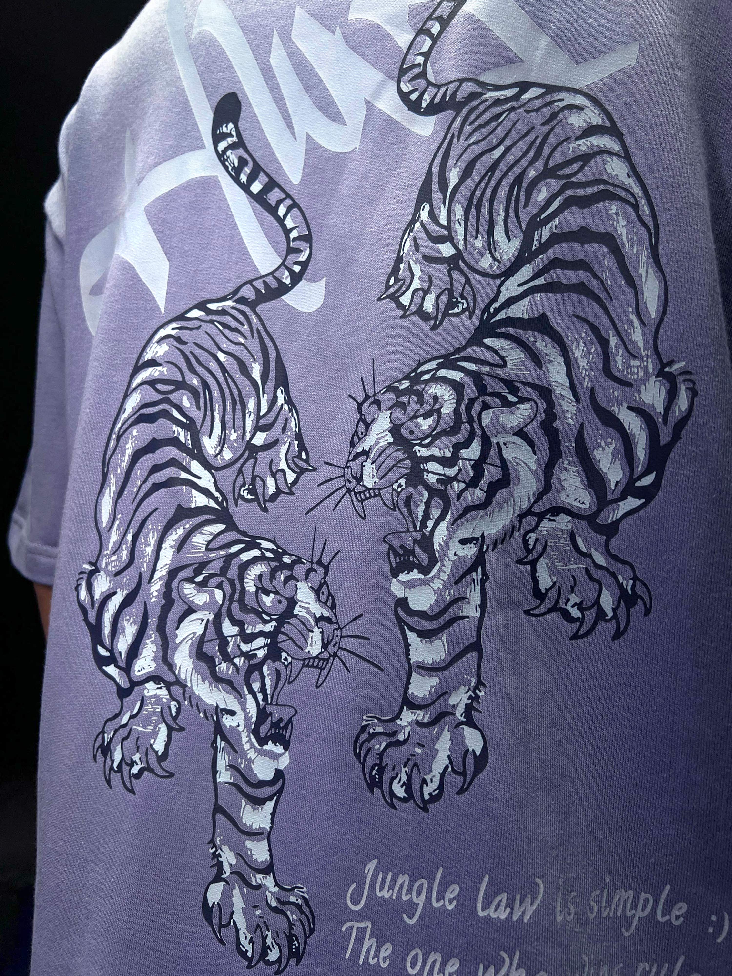 Tiger Combat - Oversized Tshirt - OMNIVERSE© - Image 3